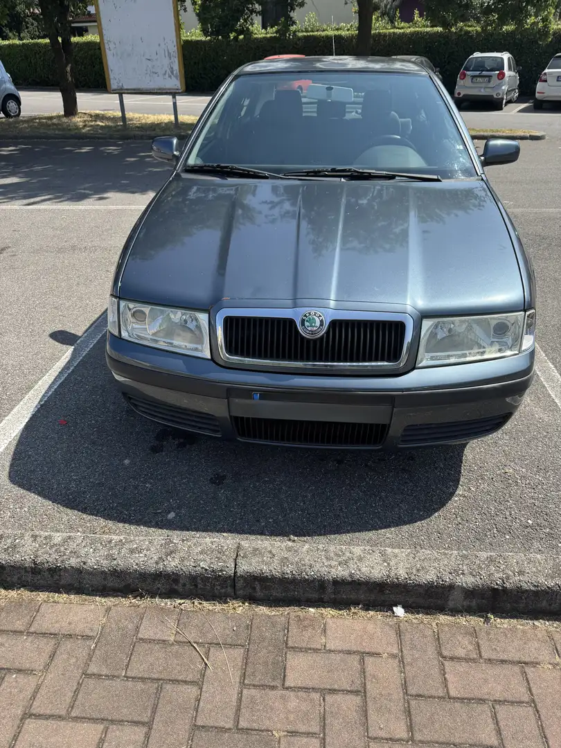 Skoda Octavia 1.6 Ambiente Grigio - 2