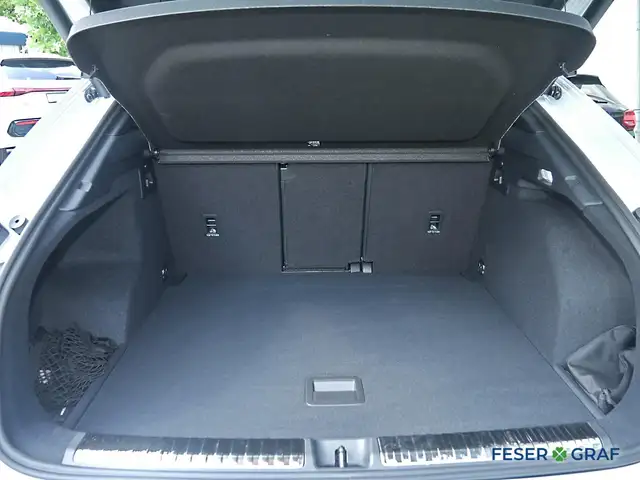 Audi Q3 view 9