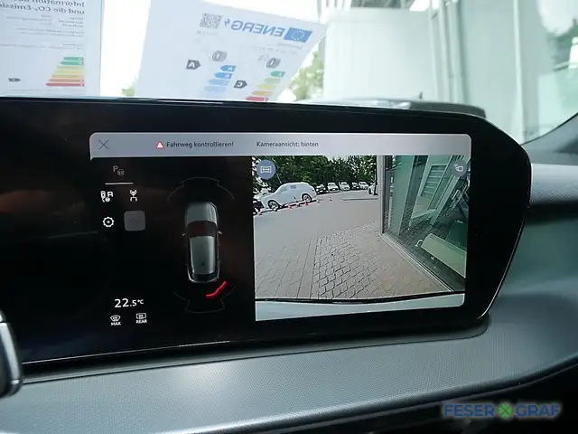 Audi Q3 view 8