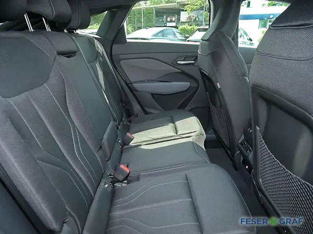 Audi Q3 view 6