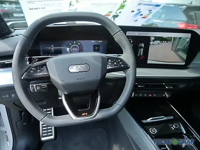 Audi Q3 view 4