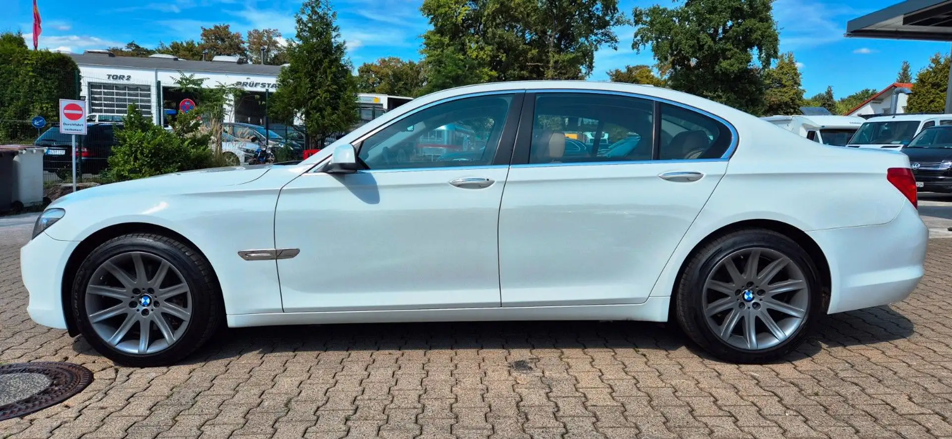 BMW 740 d NAVI LEDER PDC AHK 8xBEREIFT Blanc - 2