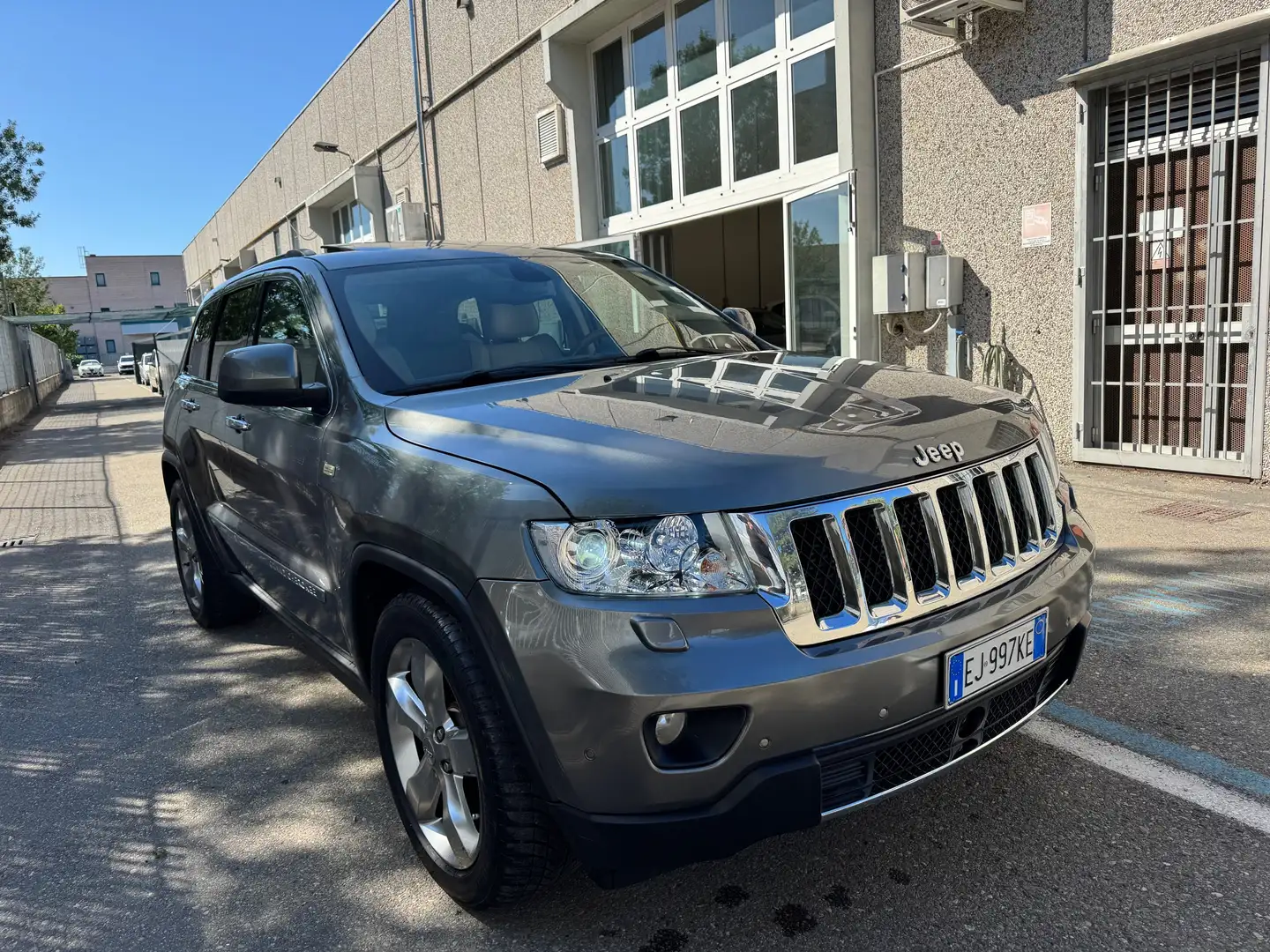 Jeep Grand Cherokee 3.0 CRD Overland AUTOM. 241CV FULL OPT. Szary - 2