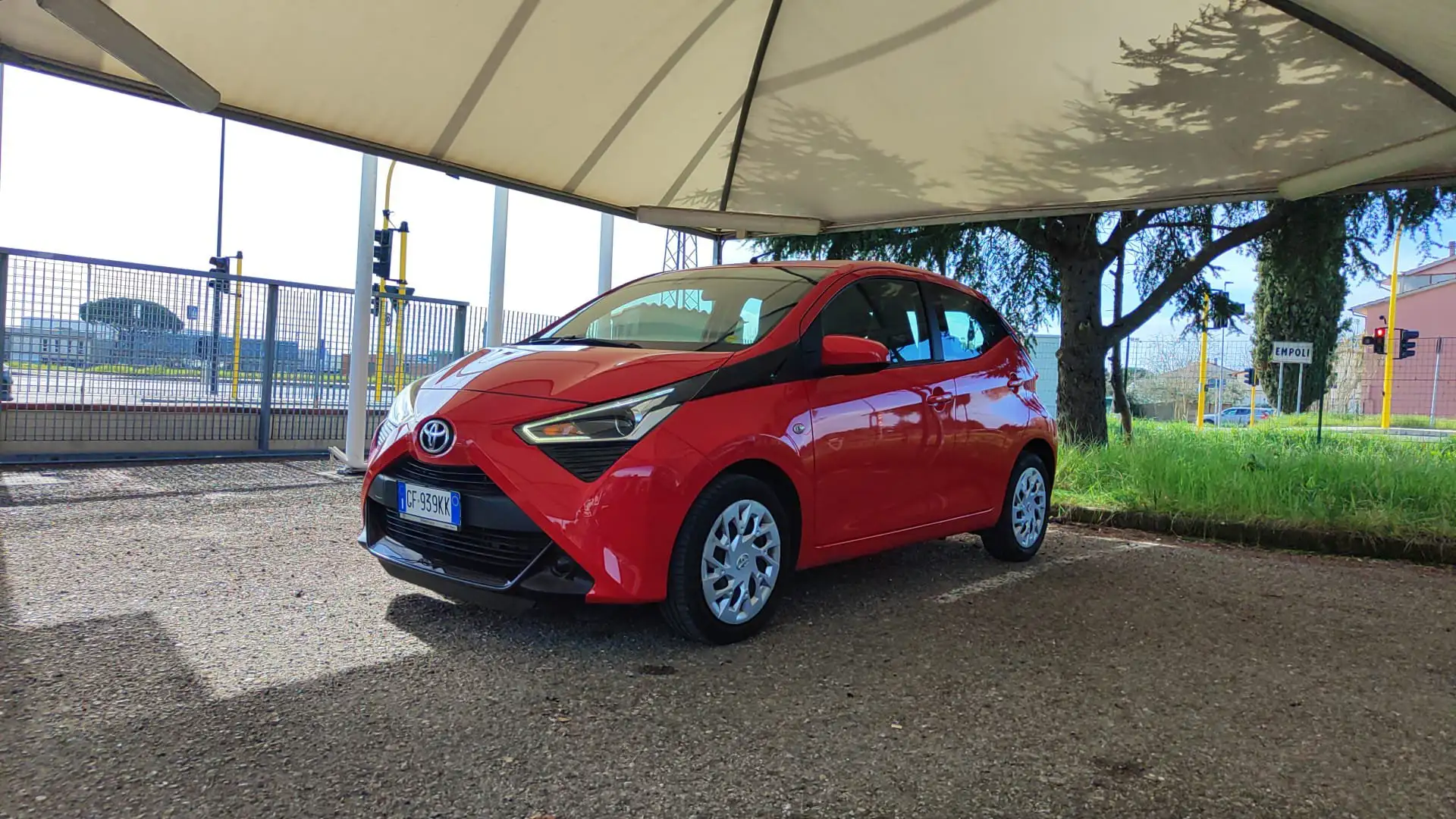 Toyota Aygo 1.0 VVT-i x-play MMT Rot - 1