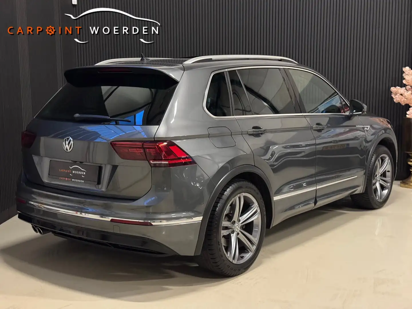 Volkswagen Tiguan 2.0 TSI 4Motion 3X R-LINE | PANO | 360 CAM | HUD | Grijs - 2