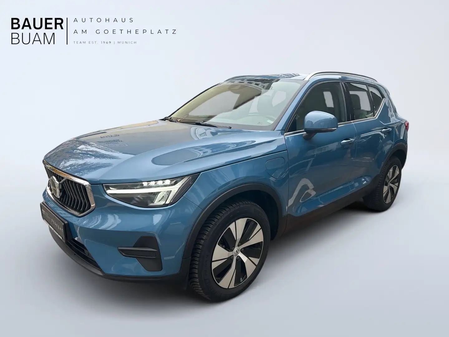Volvo XC40 Plus Bright Recharge Plug-In Hybrid 2WD Blau - 1