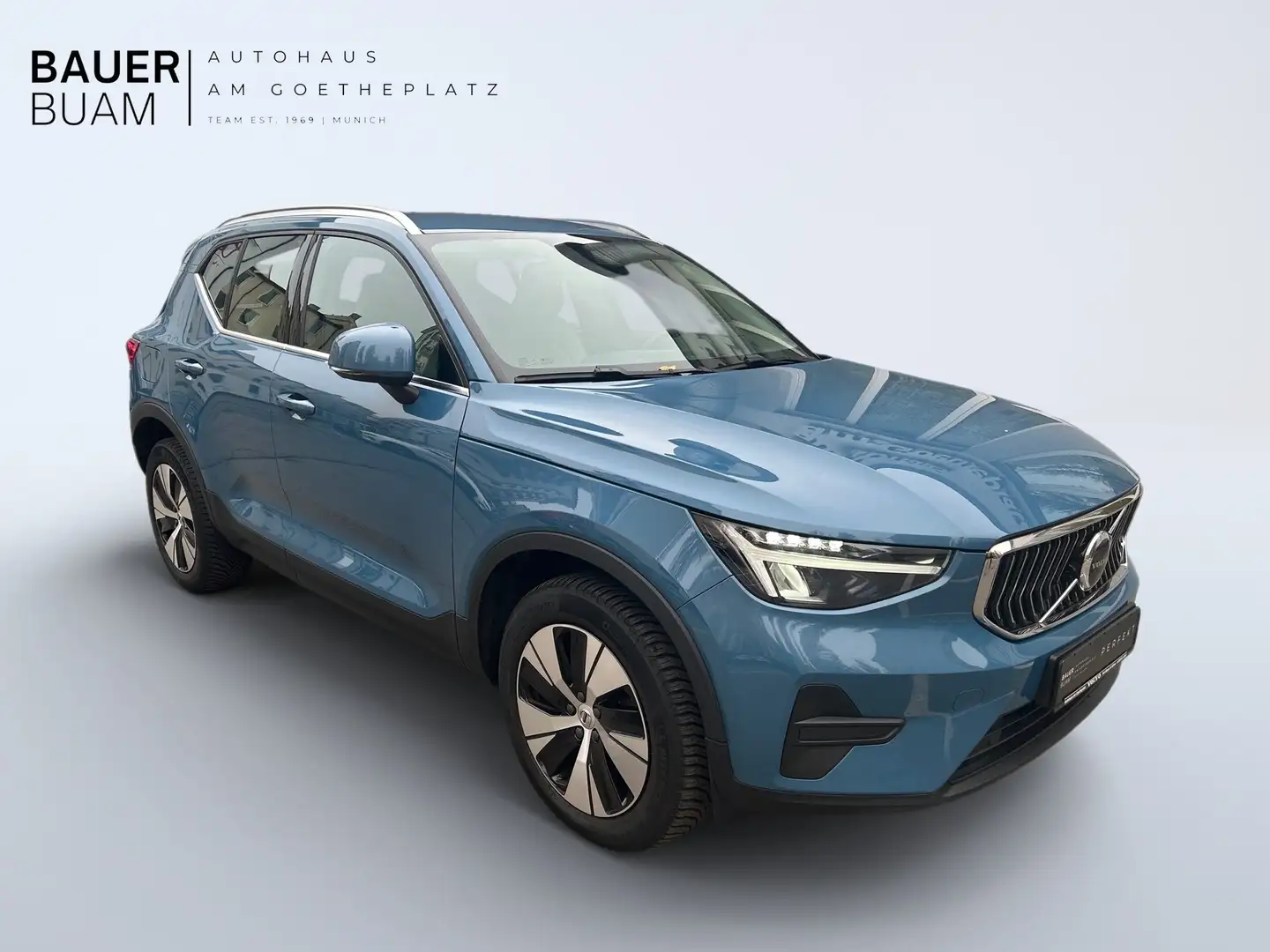 Volvo XC40 Plus Bright Recharge Plug-In Hybrid 2WD Blau - 2