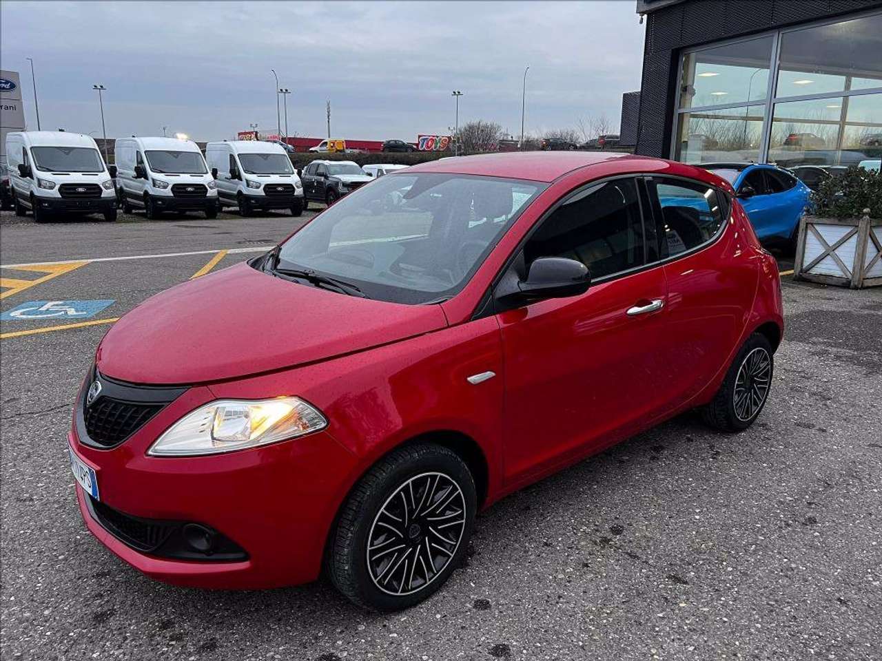 Lancia Ypsilon 1.0 firefly hybrid Silver s&s 70cv