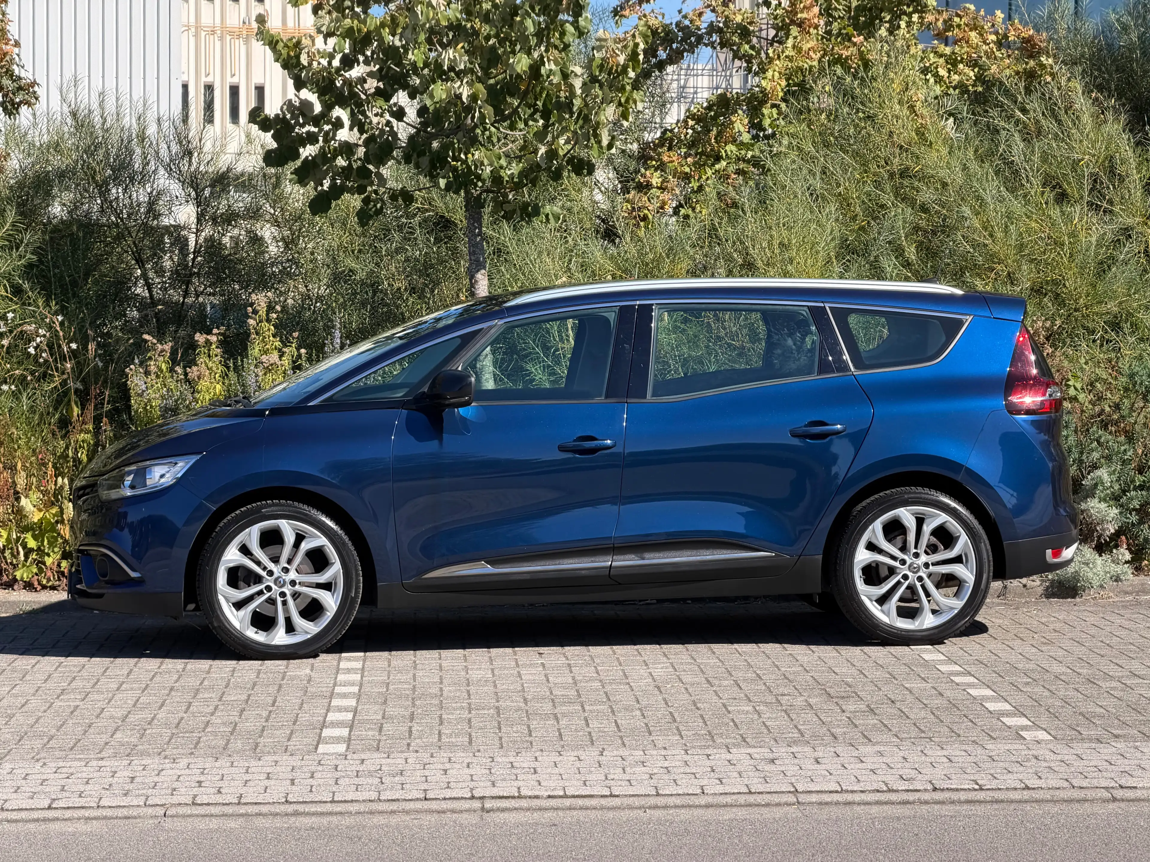 Renault Grand Scenic Grand Scénic 1.33 TCe Corporate Edit.GPF Navi,Camera,Airco,Cruise,PDC — photo 3