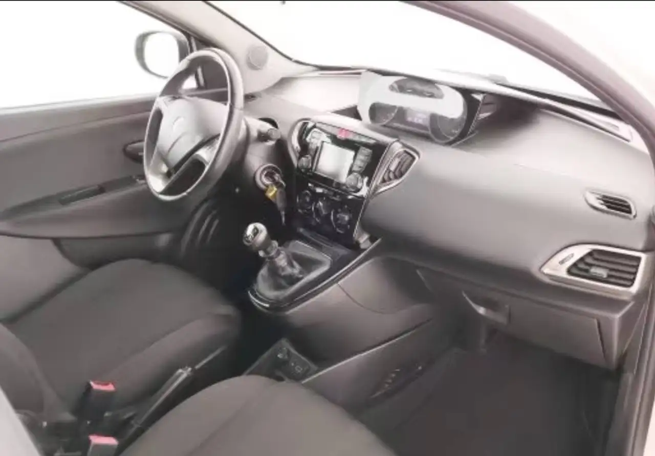 Lancia Ypsilon 2021 — фото 11