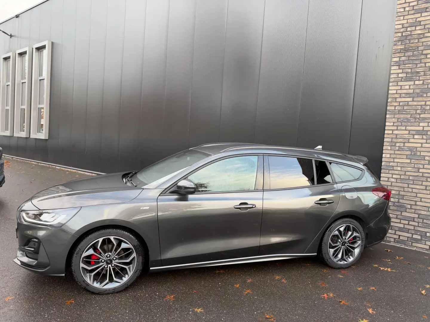 Ford Focus Wagon 1.0 Eco 155pk AUT. Hybrid ST Line X Navi, Tr Grijs - 2