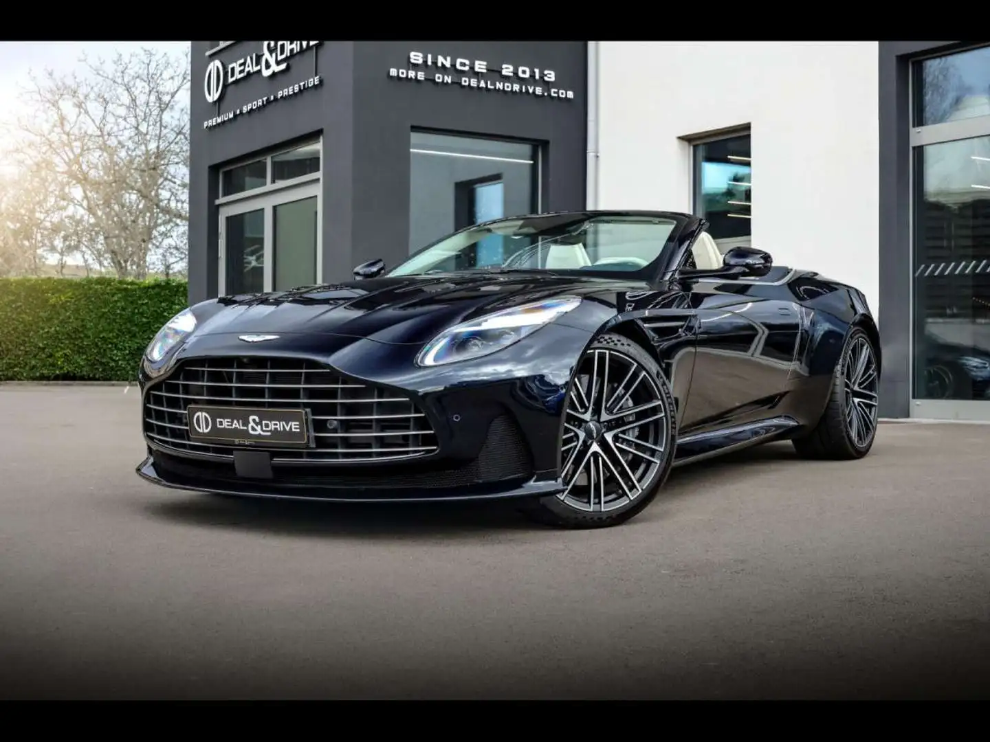 Aston Martin DB12 V8 VOLANTEULTRAMARINE BLACK21\u0027\u0027360 Noir - 1