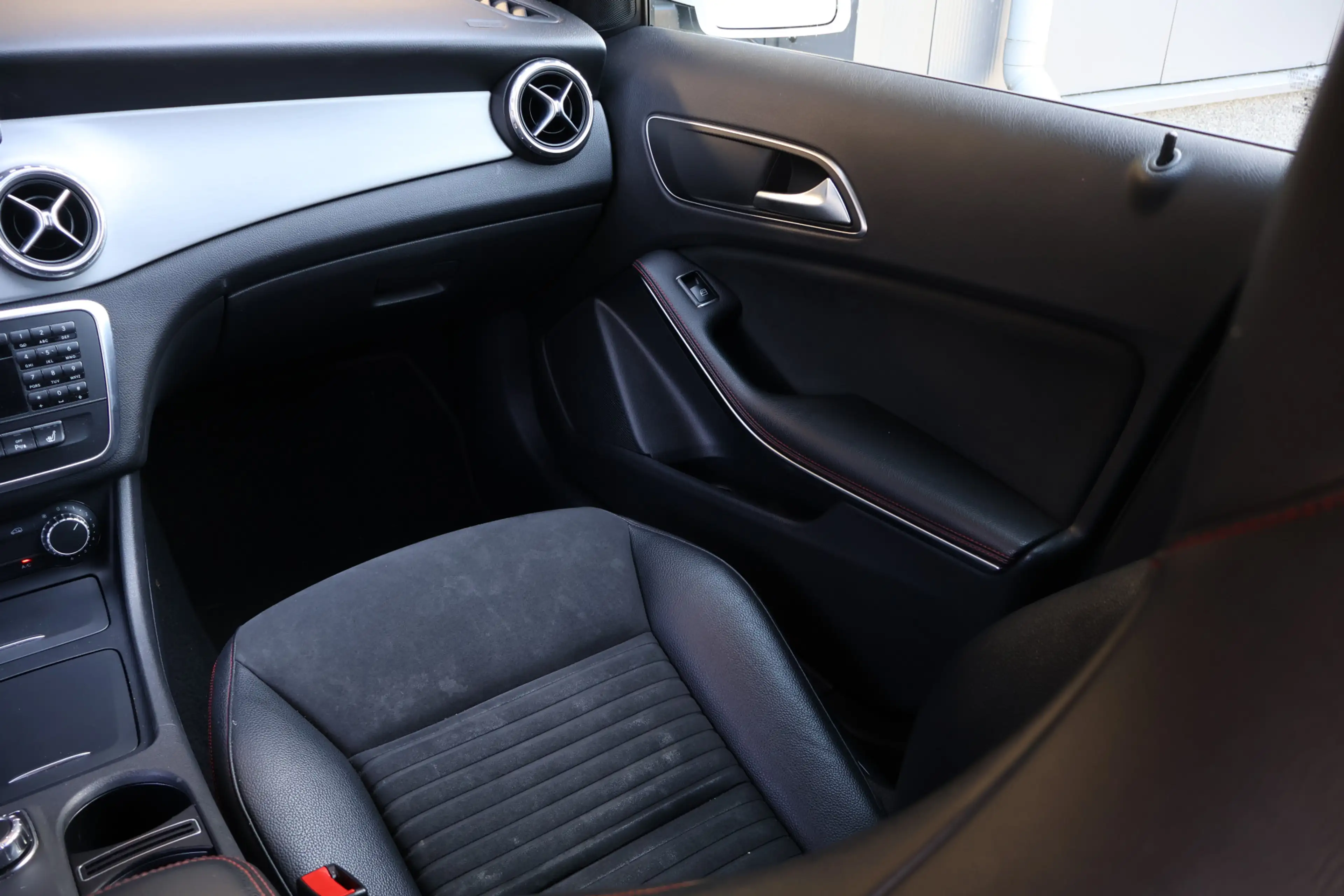 Mercedes-Benz GLA 200 Ambition AMG 157 PK I Automaat I Stoelverwarming I — photo 12