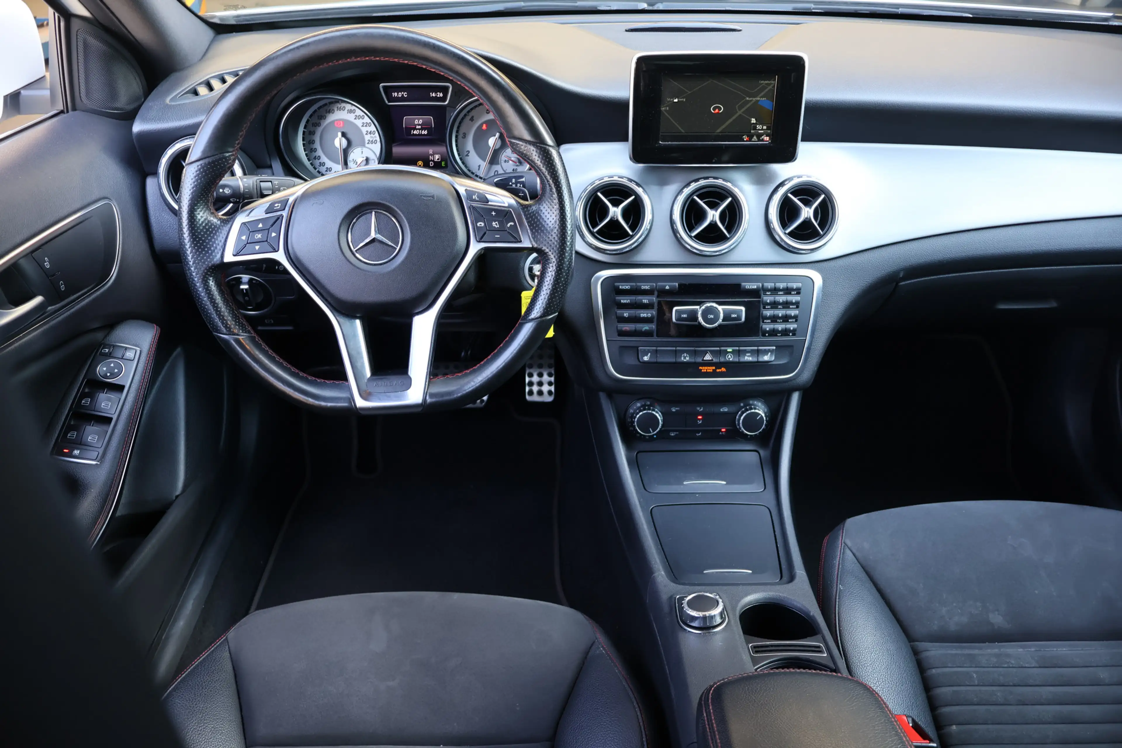Mercedes-Benz GLA 200 Ambition AMG 157 PK I Automaat I Stoelverwarming I — photo 11