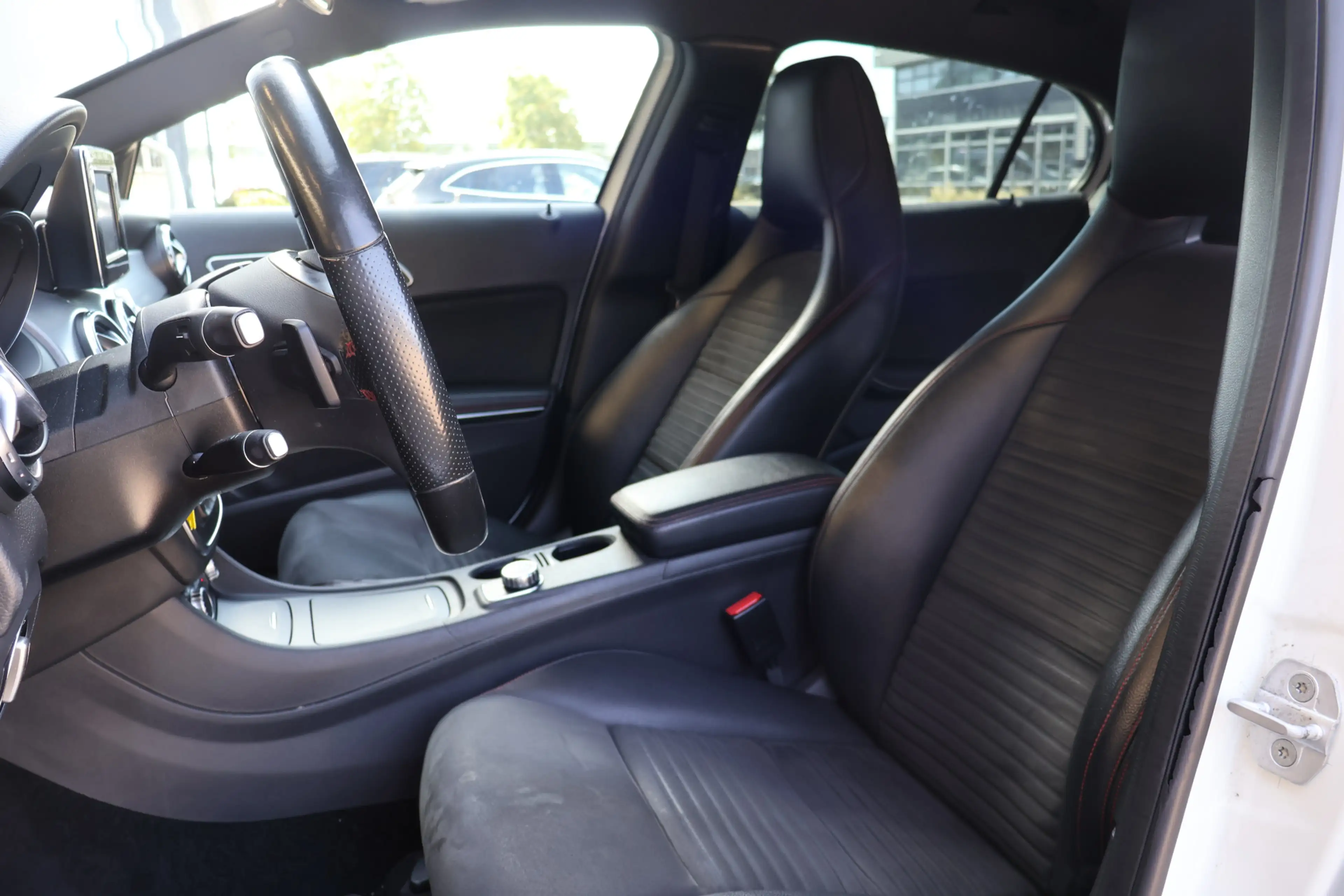 Mercedes-Benz GLA 200 Ambition AMG 157 PK I Automaat I Stoelverwarming I — photo 15