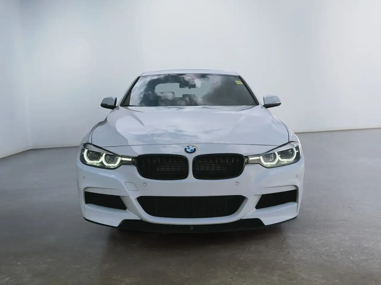 BMW 3 Series снимка BMW 3 Series