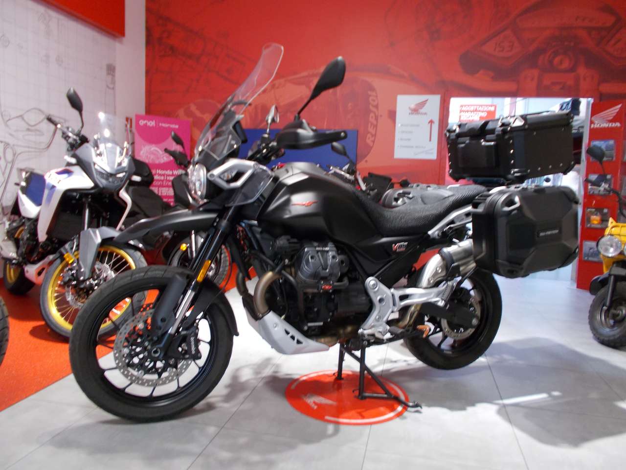 Moto Guzzi V 85 TT Strada