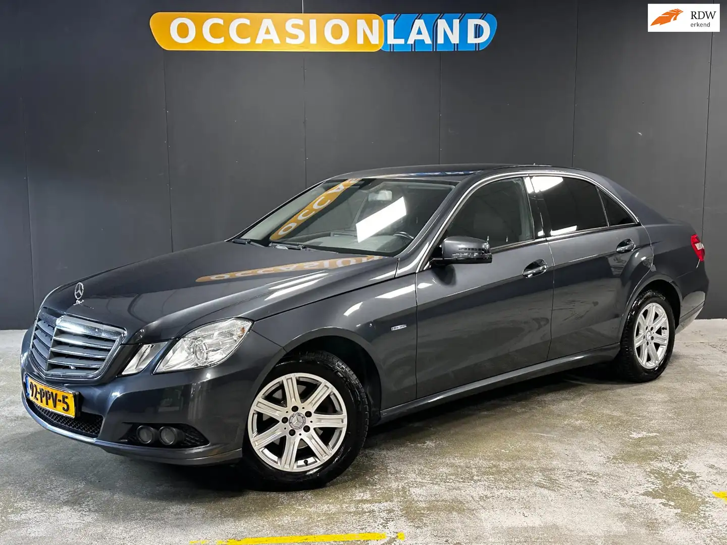 Mercedes-Benz E 200 CGI|CAMERA|CRUISE|AIRCO|NAP| Šedá - 1