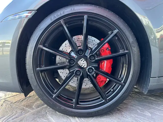 Porsche 911 view 10