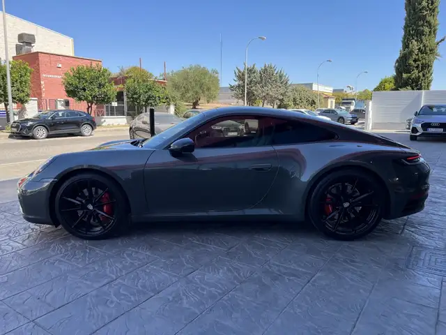 Porsche 911 view 9