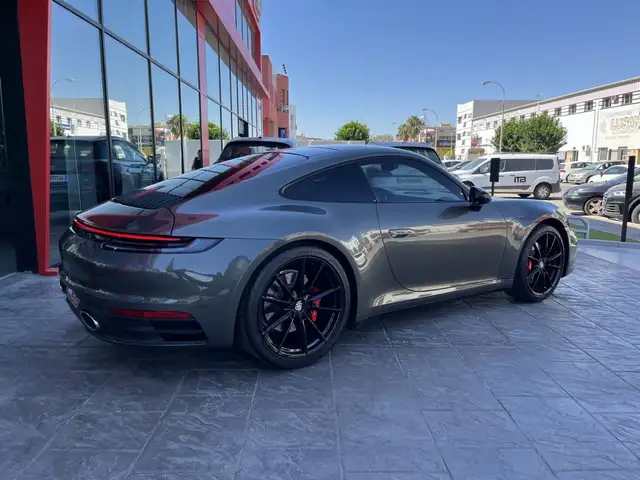 Porsche 911 view 6