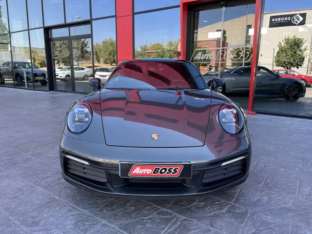 Porsche 911 view 3