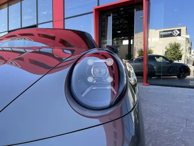 Porsche 911 view 12