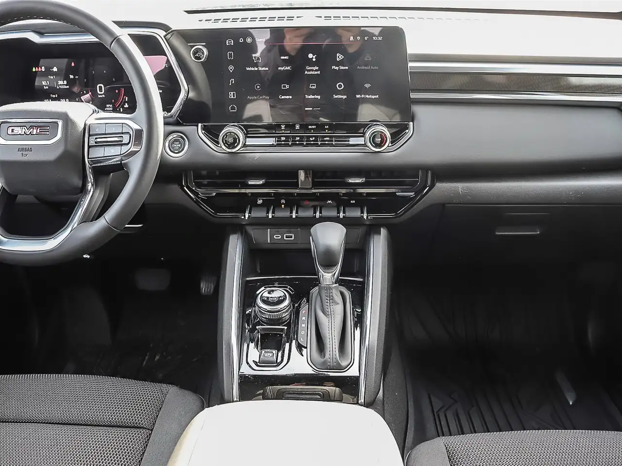 GMC Canyon photo GMC Canyon