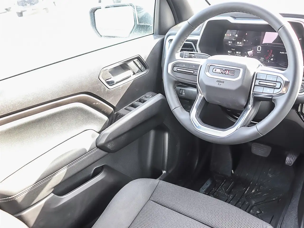 GMC Canyon photo GMC Canyon