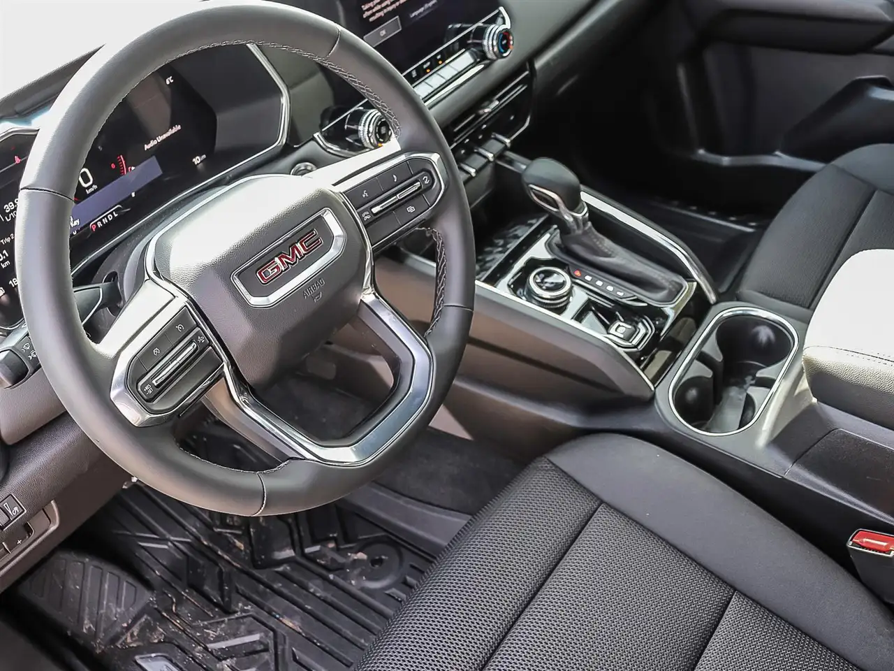 GMC Canyon photo GMC Canyon