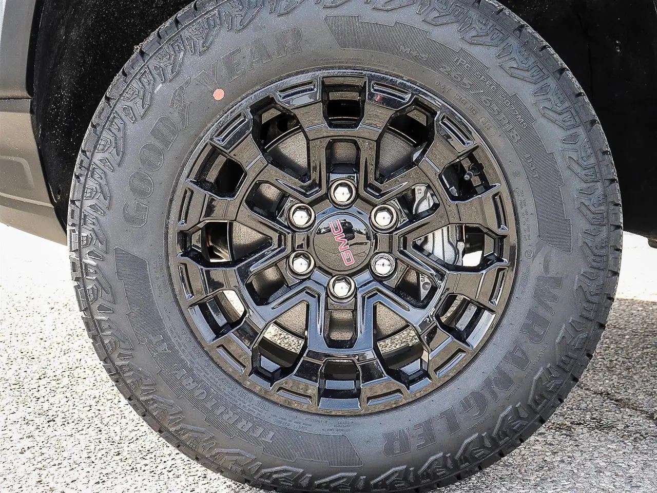 GMC Canyon photo GMC Canyon
