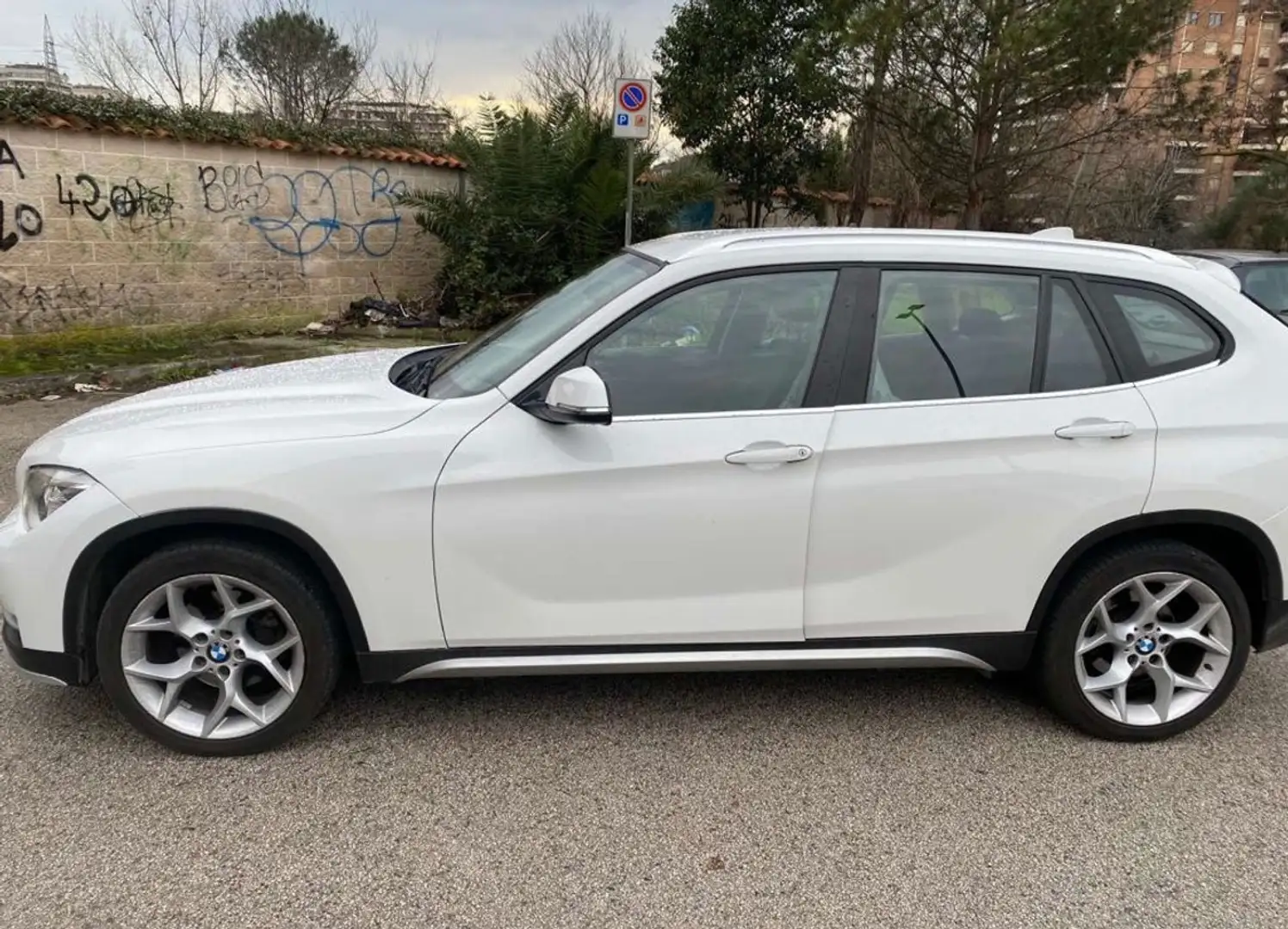 BMW X1 Xdrive 18d XLINE Blanc - 1