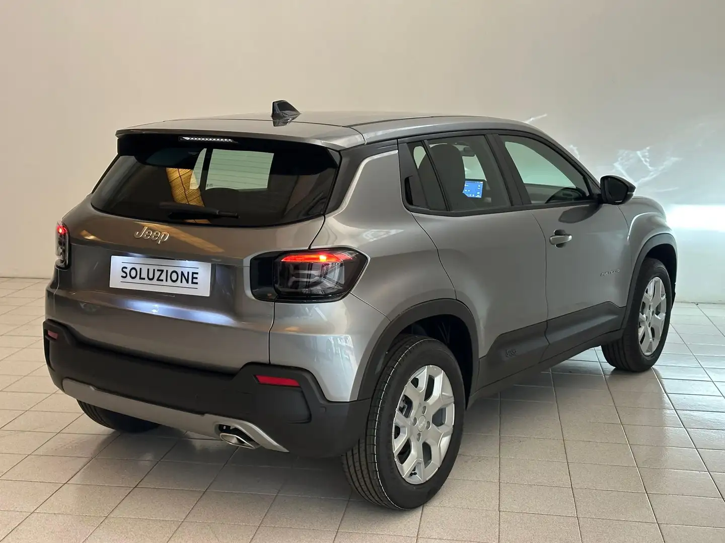 Jeep Avenger 1.2 Turbo Altitude MHEV IVA ESPOSTA Gris - 2