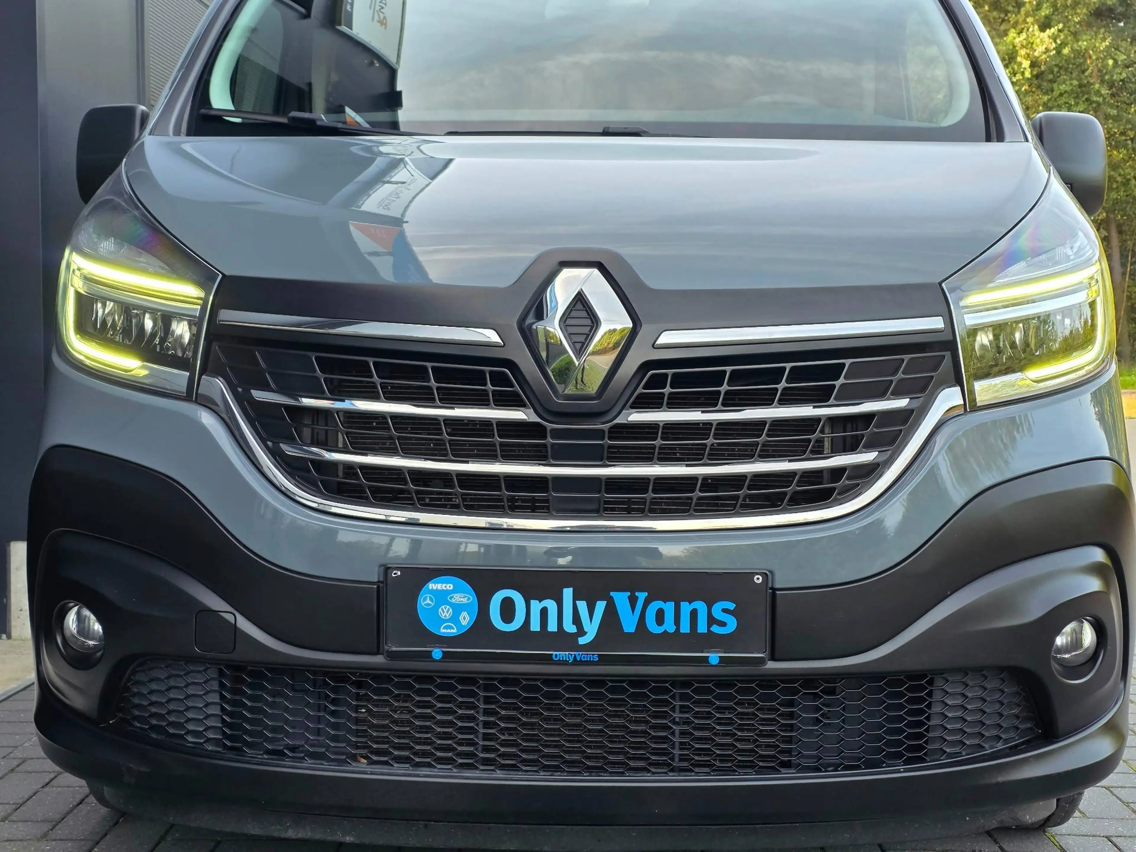 Renault Trafic 2.0d / L2 / Dubbel cabine / Camera / Trekhaak — photo 7