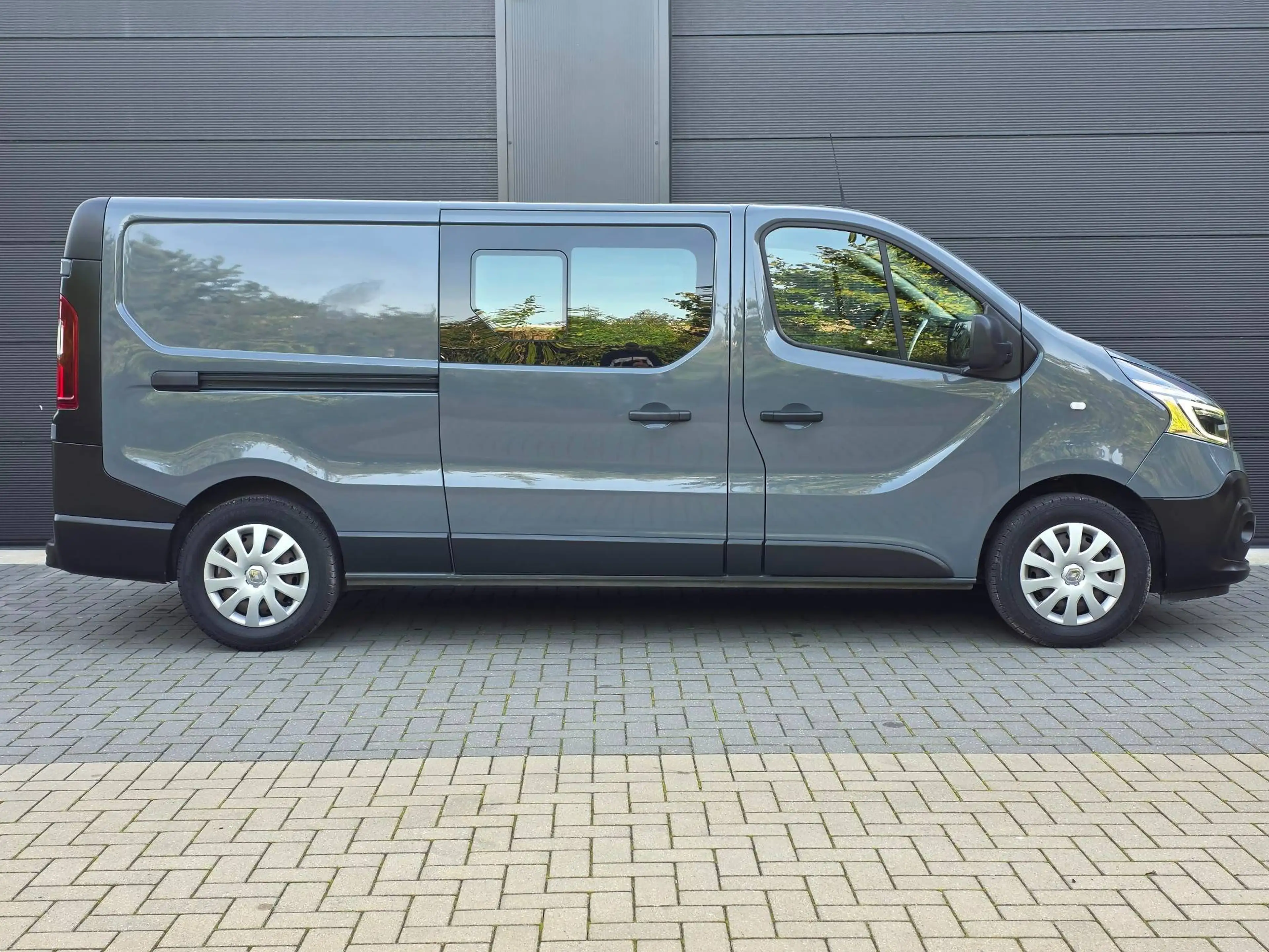 Renault Trafic 2.0d / L2 / Dubbel cabine / Camera / Trekhaak — photo 4