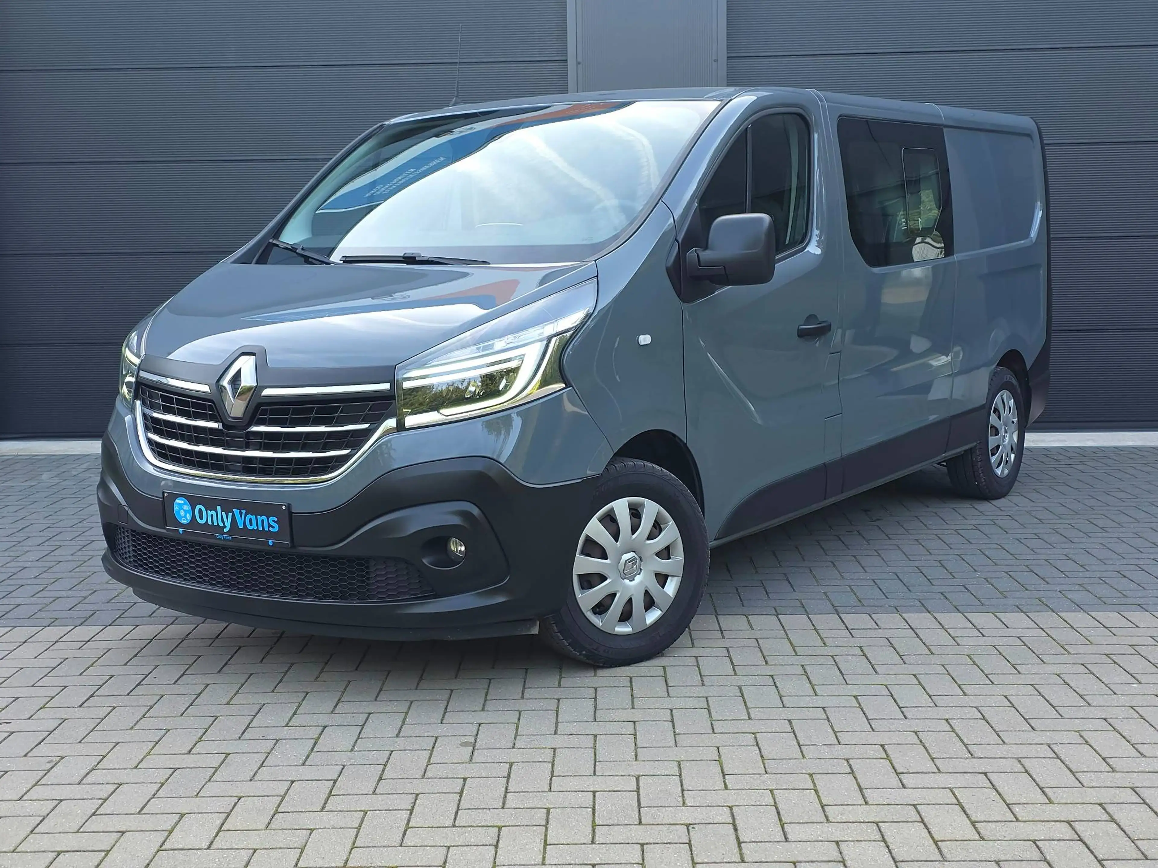 Renault Trafic 2.0d / L2 / Dubbel cabine / Camera / Trekhaak
