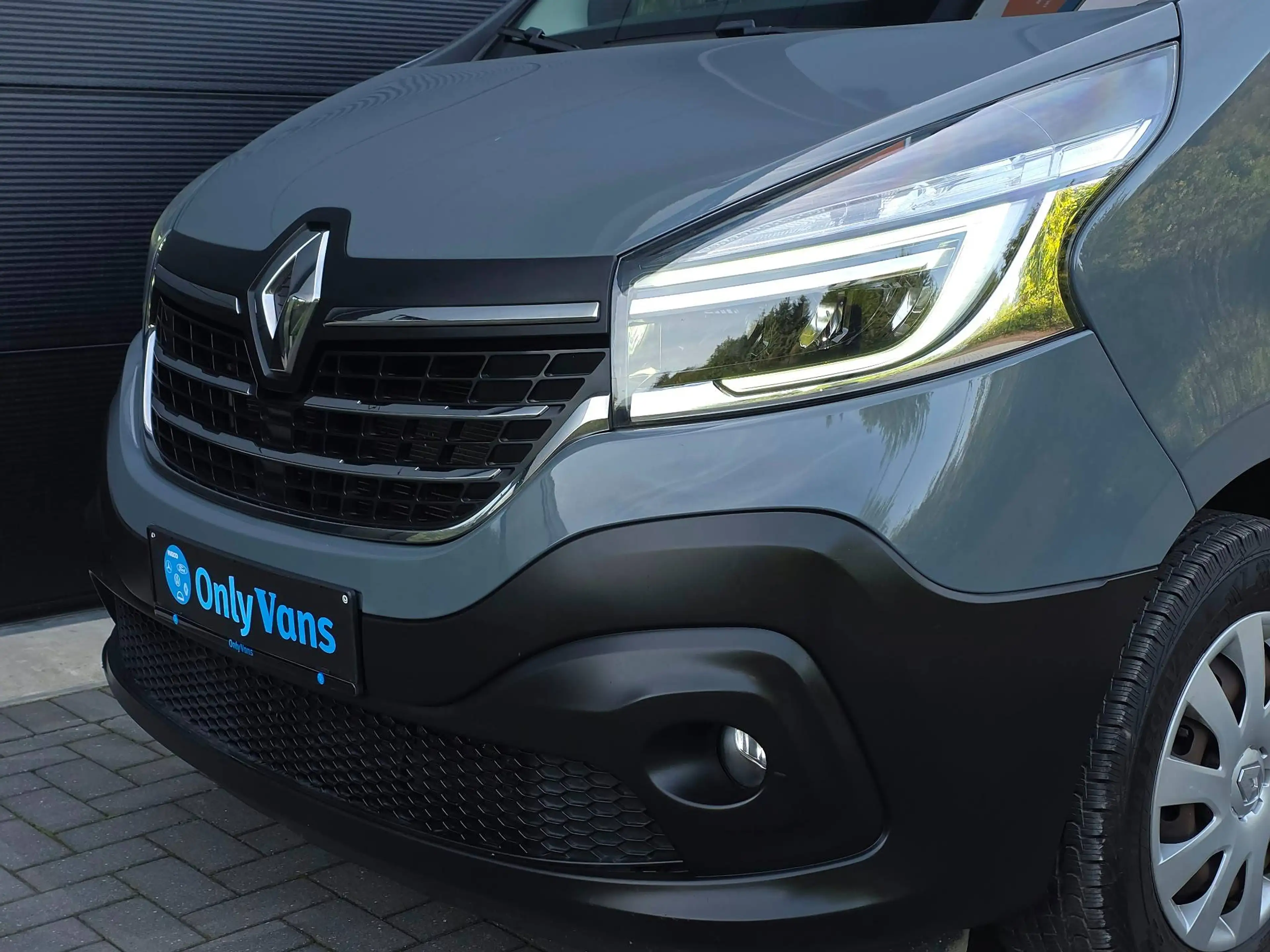Renault Trafic 2.0d / L2 / Dubbel cabine / Camera / Trekhaak — photo 12