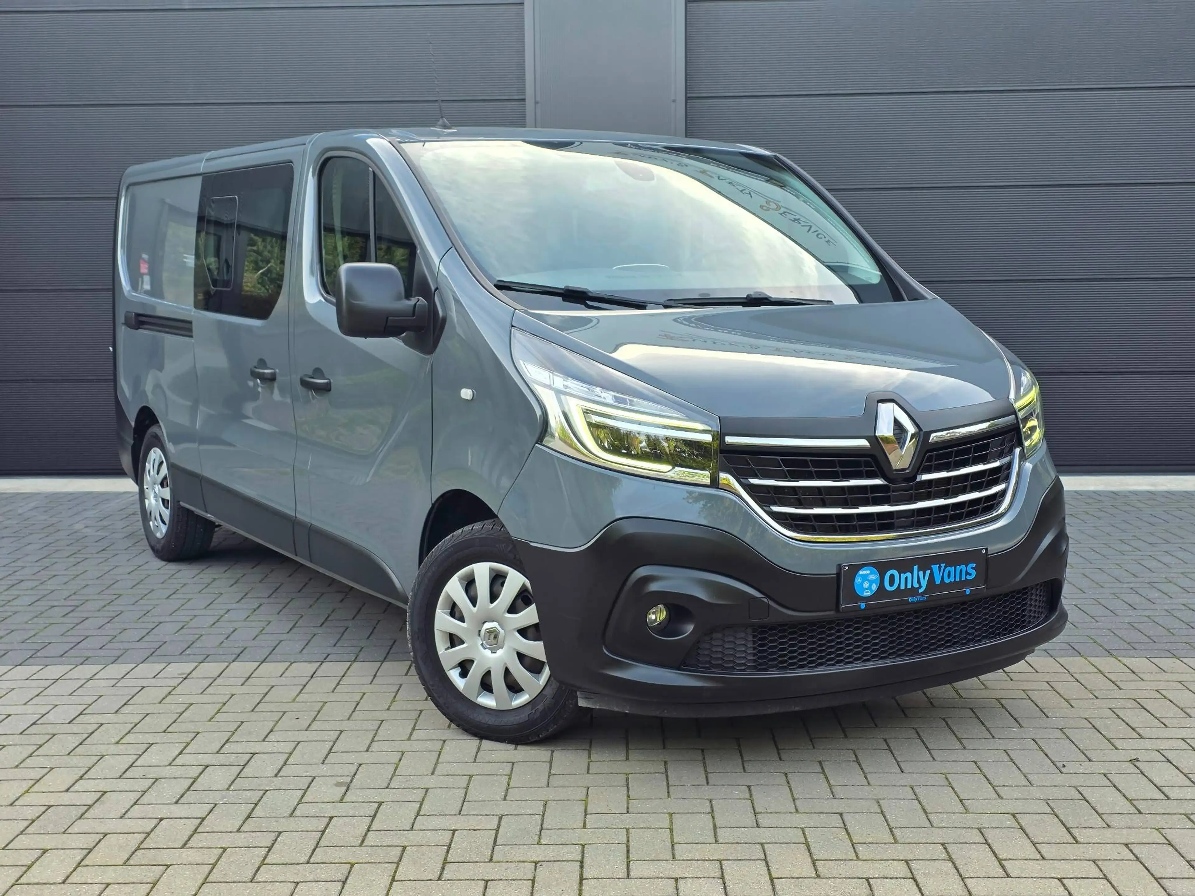 Renault Trafic 2.0d / L2 / Dubbel cabine / Camera / Trekhaak — photo 2