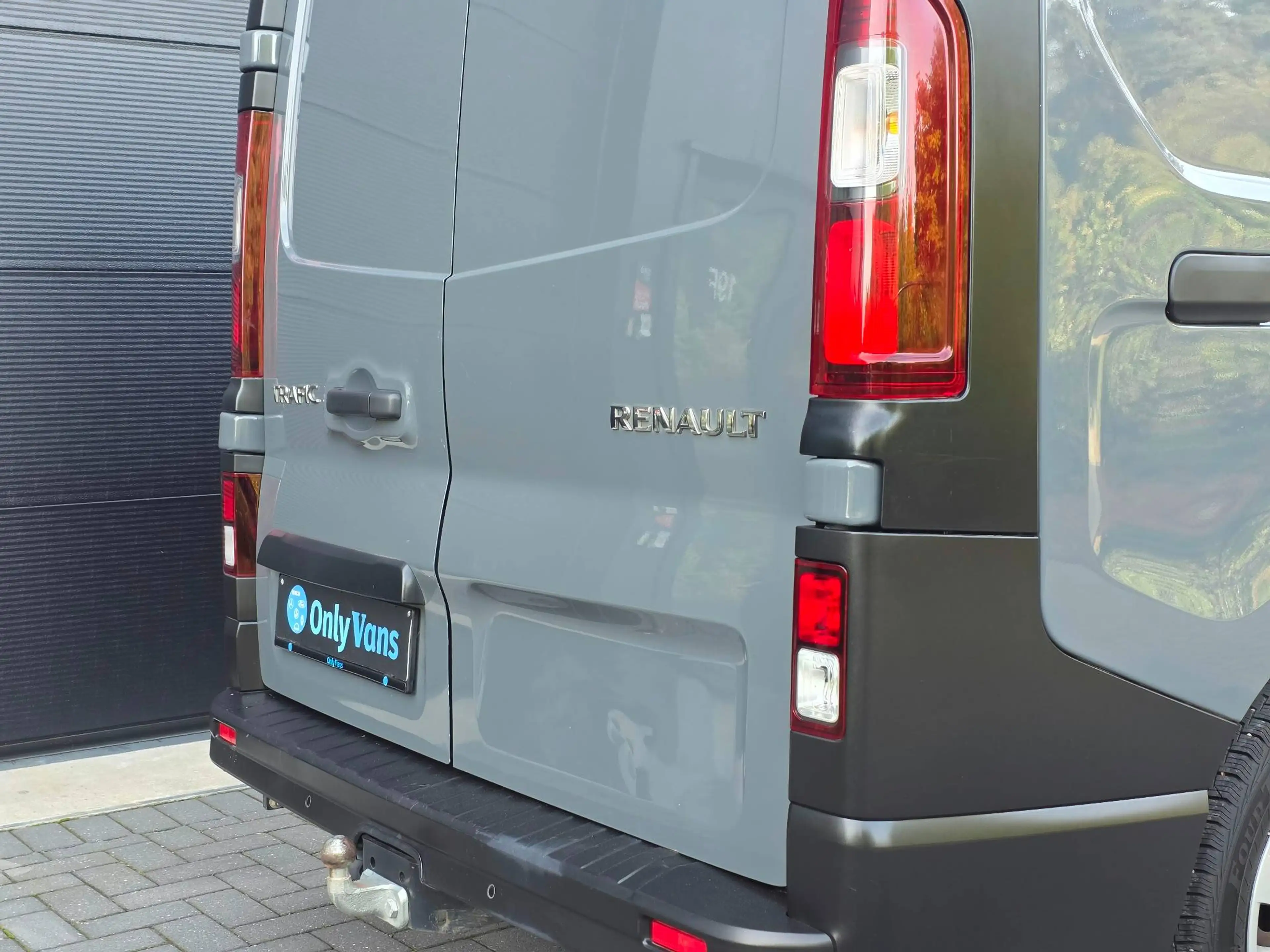 Renault Trafic 2.0d / L2 / Dubbel cabine / Camera / Trekhaak — photo 8