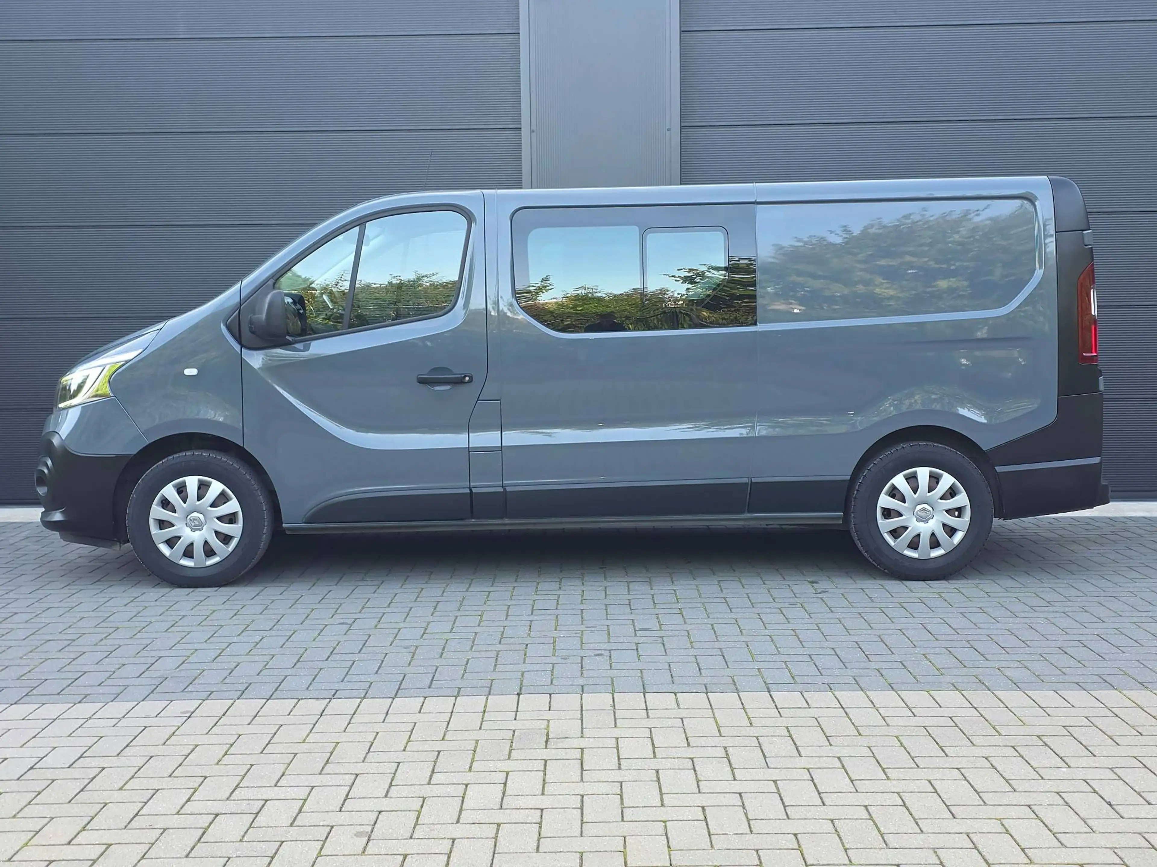 Renault Trafic 2.0d / L2 / Dubbel cabine / Camera / Trekhaak — photo 3
