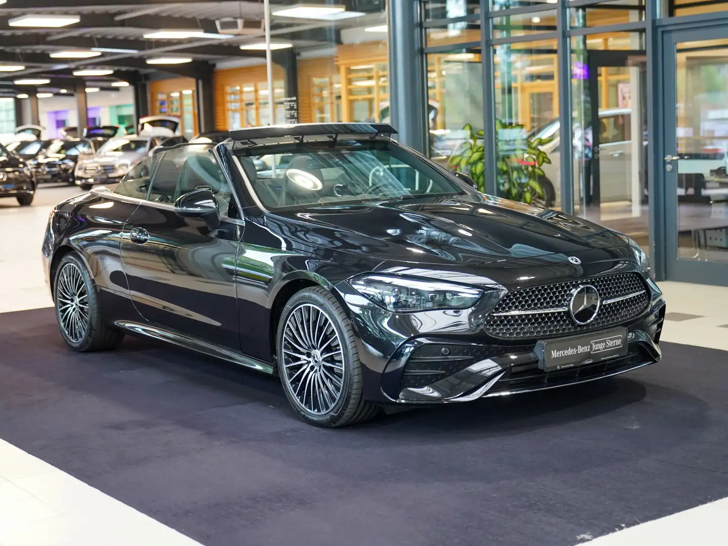 Mercedes-Benz CLE 200 CLE 200 Cabrio AMG Line Burmester DIGITAL LIGHT Negru - 2