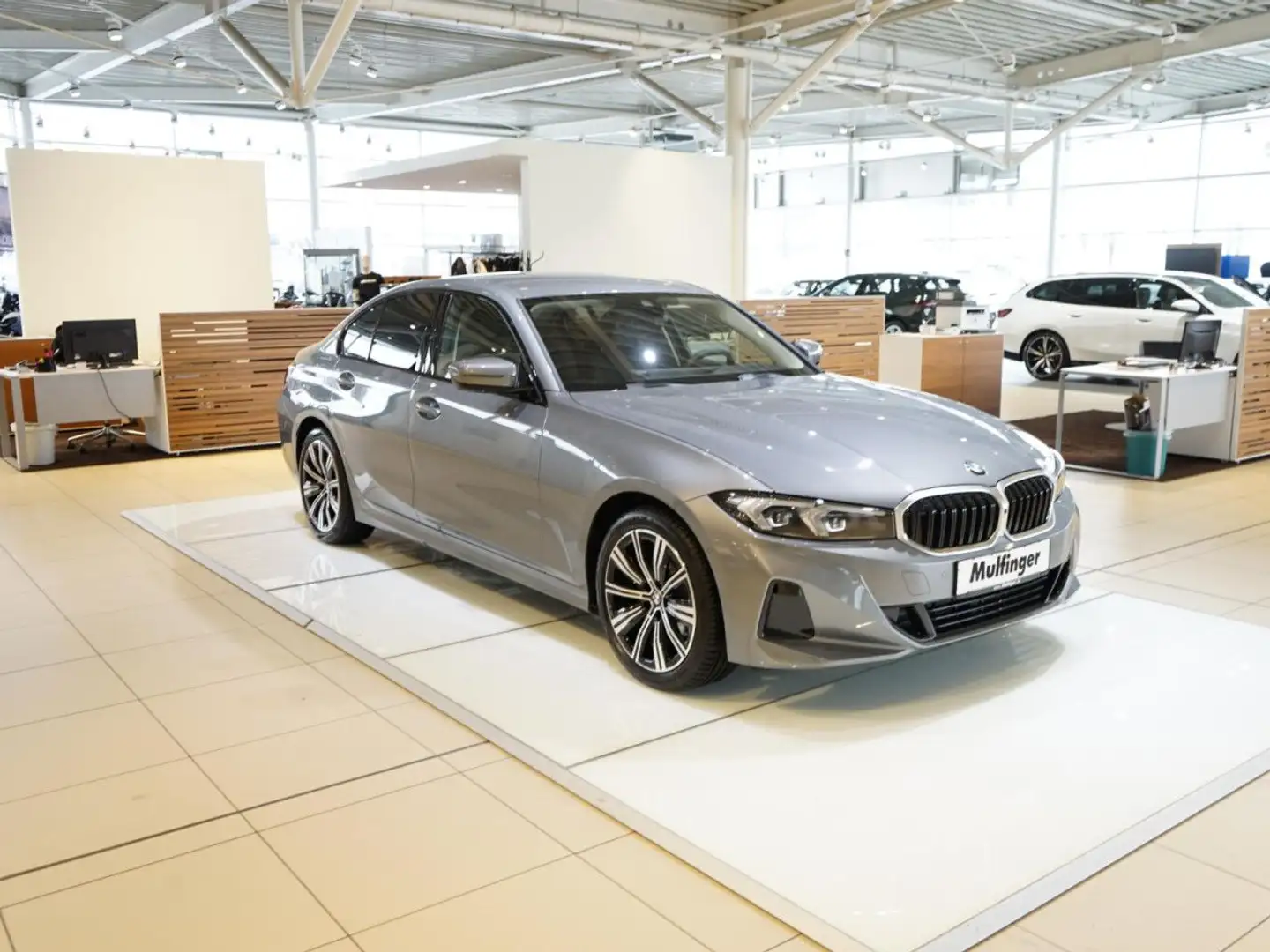 BMW 320 d Sports.HUD SurrView HiFi LiveProf.Komfz.AHK Grau - 2