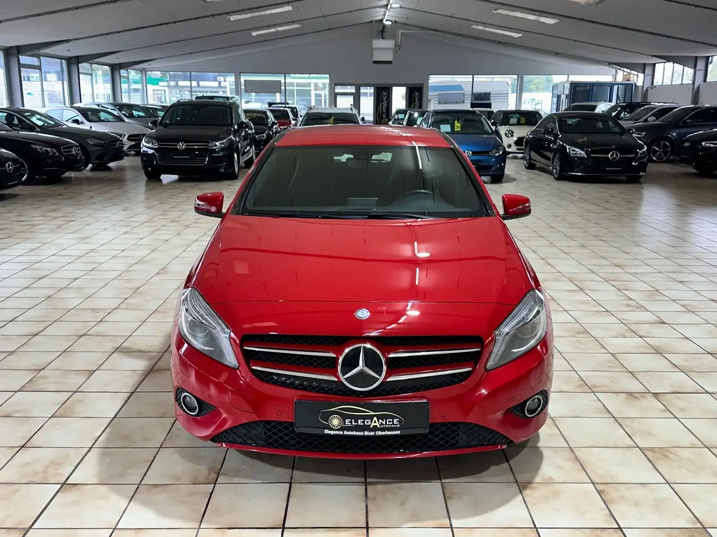 Mercedes-Benz A 180 BlueEfficiency*AUTOMATIK*KLIMA*NAVI*BI-XEN Rouge - 2
