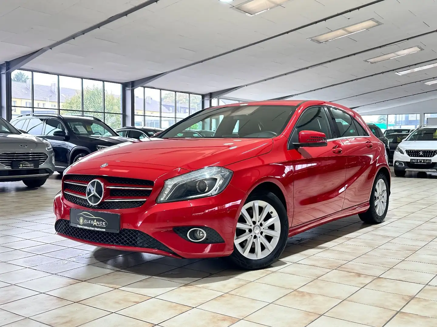 Mercedes-Benz A 180 BlueEfficiency*AUTOMATIK*KLIMA*NAVI*BI-XEN Rouge - 1