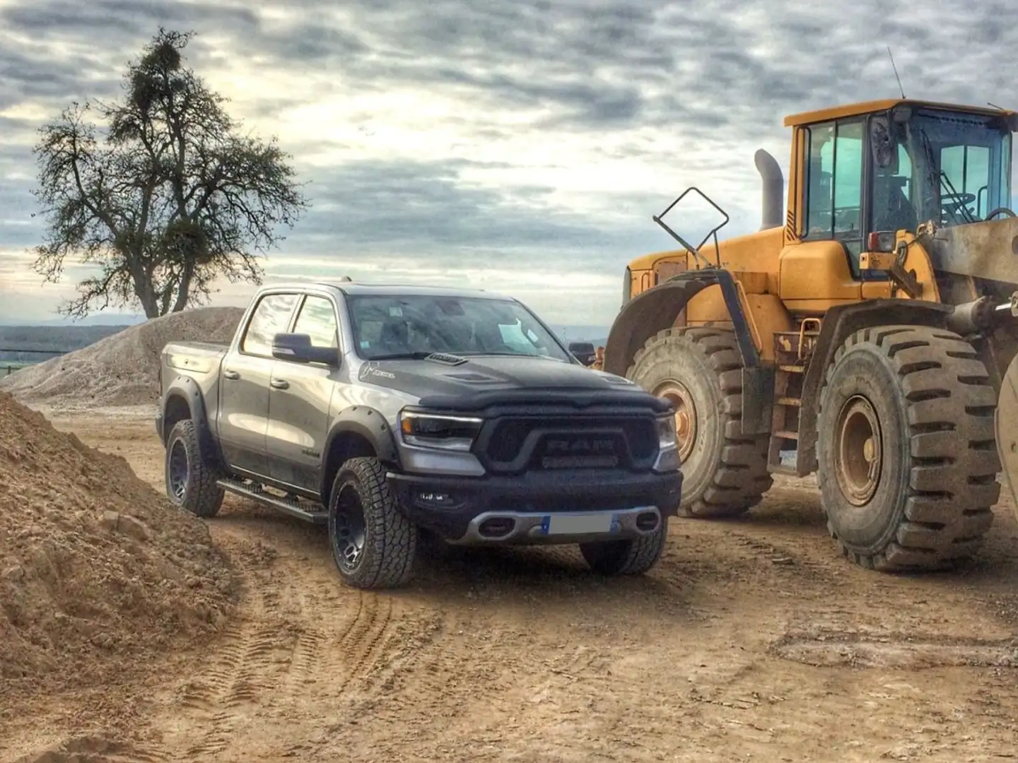 Dodge RAM REBEL 5.7 V8 XL Gris - 1