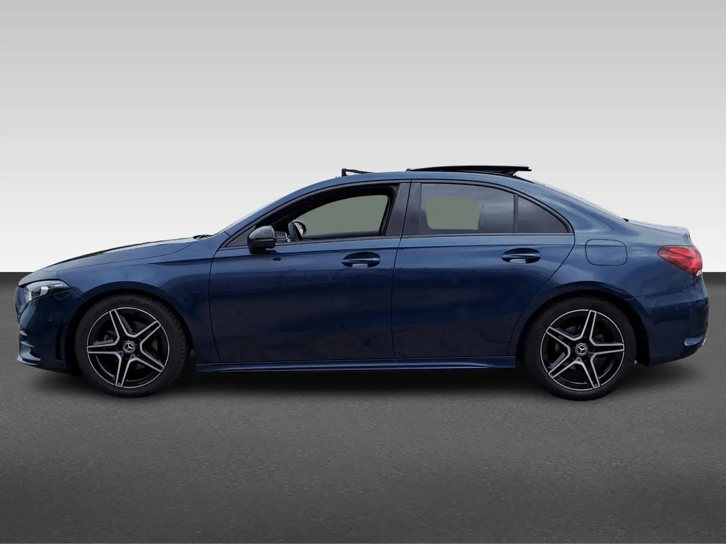 Mercedes-Benz A 180 Limousine A 136pk Automaat Business Solution AMG Blauw - 2