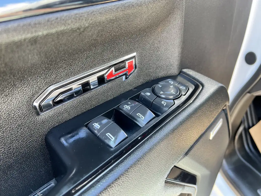 2024 GMC Sierra 1500 AT4 Crew Cab 147 | CarPlay | Heated Steering Wheel — photo 6