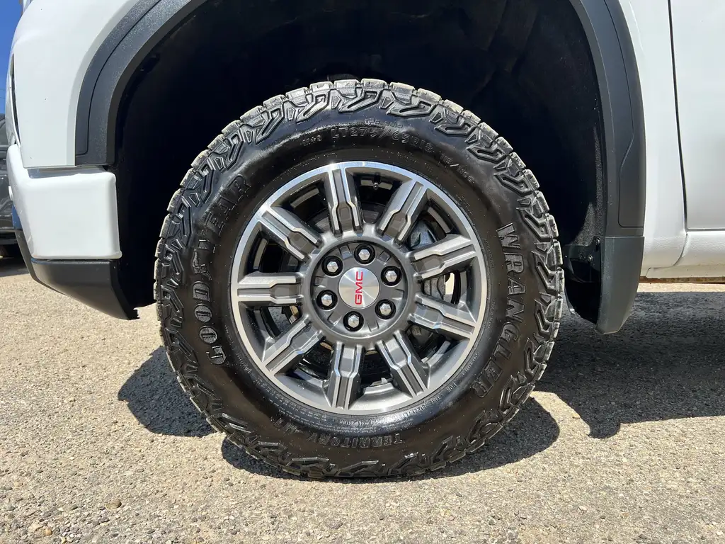 2024 GMC Sierra 1500 AT4 Crew Cab 147 | CarPlay | Heated Steering Wheel — photo 3