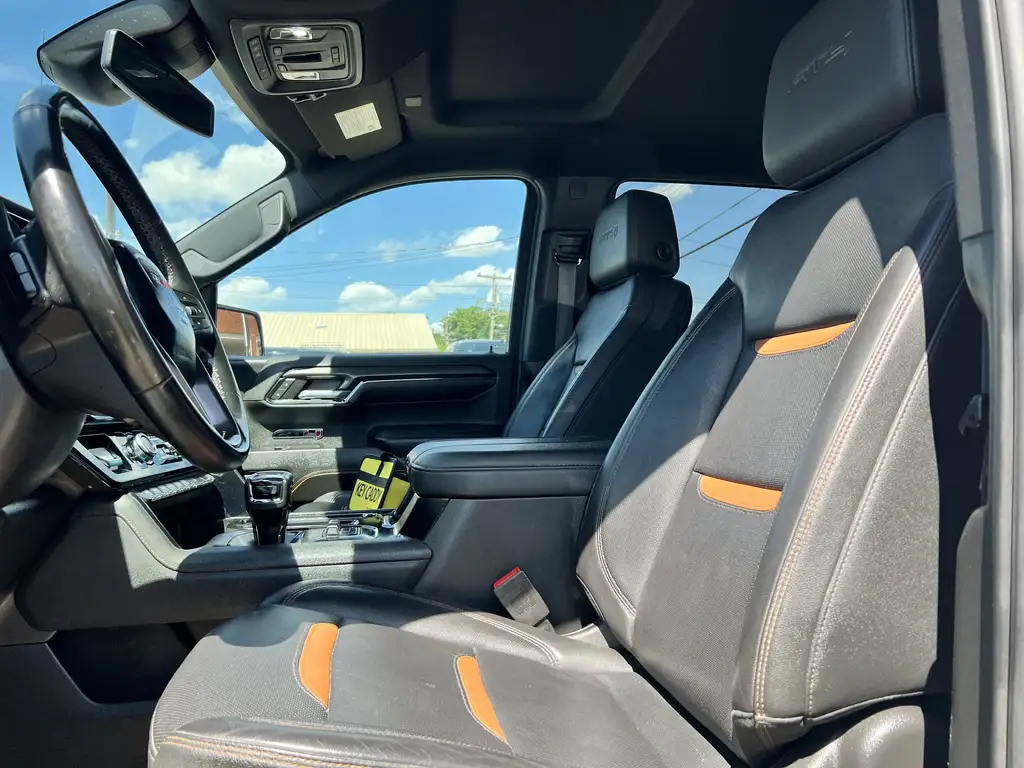 2024 GMC Sierra 1500 AT4 Crew Cab 147 | CarPlay | Heated Steering Wheel — photo 8