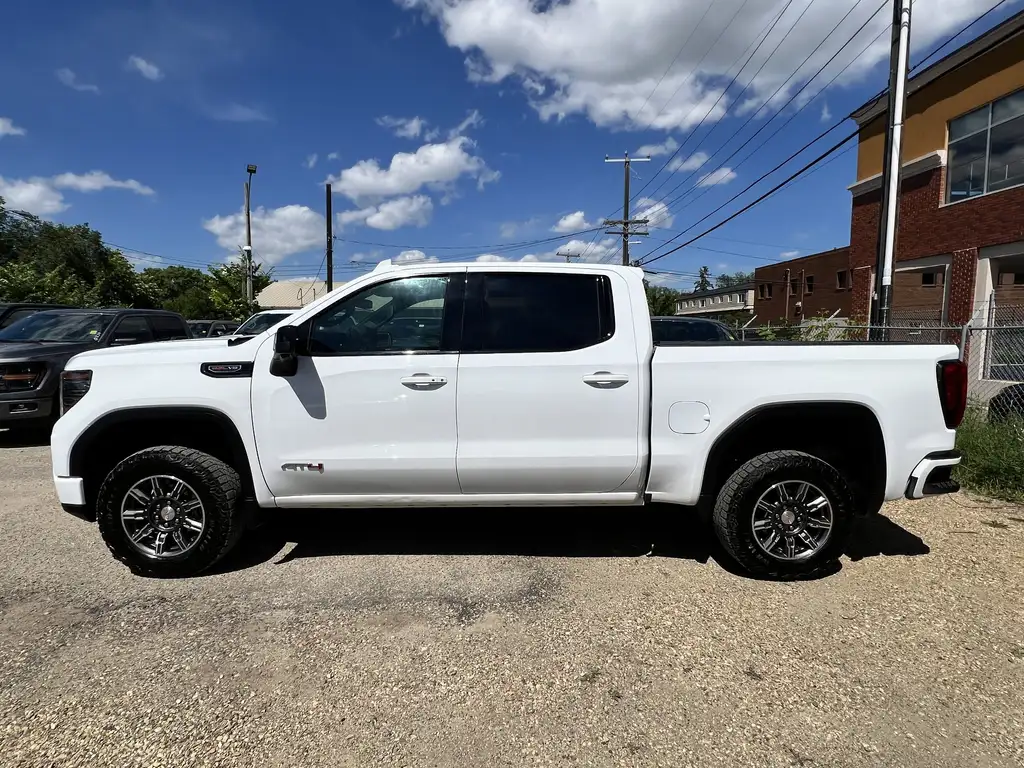 2024 GMC Sierra 1500 AT4 Crew Cab 147 | CarPlay | Heated Steering Wheel — photo 4